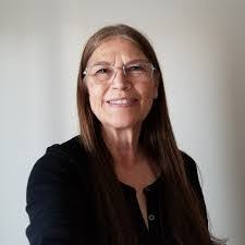 Deborah Ennis's Instagram, Twitter & Facebook