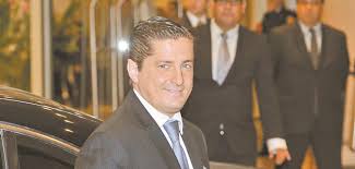 La segunda temporada aborda cómo luis miguel fue perdiendo gente cercana por su obsesión para conocer el paradero de su madre. Te Decimos Que Fue De La Vida De Alejandro Basteri El Hermano De Luis Miguel Clase