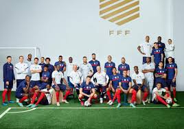 Maybe you would like to learn more about one of these? Euro 2021 Les Bleus Ont Offert Une Photo Dedicacee A Emmanuel Macron Le Parisien