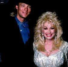 Sending some birthday love to miss Dolly Parton today! 