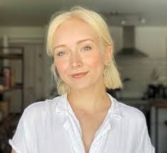 Abigail Thomson's Instagram, Twitter & Facebook