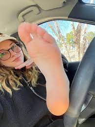 Would you like to cum all over my pretty feet and face ? | Scrolller