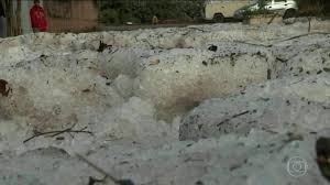 Grande quantidade de granizo deixou a paisagem no bairro do morumbi, na zona oeste de são paulo, com aspecto de neve. Chuva De Granizo Forma Mar De Gelo Em Rua No Interior De Sp Jornal Alerta