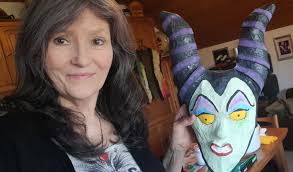 My friend needed a Disney character as a mask so she picked Malificent for  me to make for her. This was a fun little project.