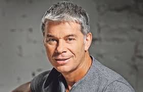 Oleg mikhaylovich gazmanov is a soviet and russian singer, composer and poet, specializing in patriotic songs, as well as songs which cover. Oleg Gazmanov Vse Novosti Lichnaya Zhizn I Biografiya Zvezdy
