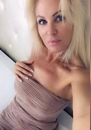 Search by tag, profiles or locations. Wie Laura Wendler Ex Claudia Setzt Jetzt Auf Dekollete Promiflash De
