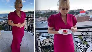 And that's why i put things on instagram about my journey. @rebelwilson chats about her year of health and her new. Fat Amy War Einmal Rebel Wilson Fehlen Nur Drei Kilo Zum Traumgewicht Krone At