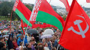 Hoy es el 27 de julio de 2021 (en el borde rojo en el calendario arriba para chile).; Por Que La Oposicion Bielorrusa Usa Una Bandera Historica Y Rechaza La Oficial