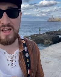 Live version of my song Una Semana en La Habana, filmed live in Havana  while I was out there performing at The Havana Biennial! Full version is  out