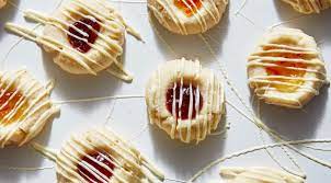 Fold over the sides to form a tube, lapping the seam in the center. 15 Of The Best Italian Christmas Cookies You Can Make This Holiday Season