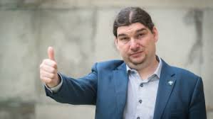 Vláda v pátek pořádně neuvedla, co chce v rámci nouzového stavu ještě dělat, proto jej poslanecká sněmovna schválila jen do 20. Dz8lwrekdcxmzm