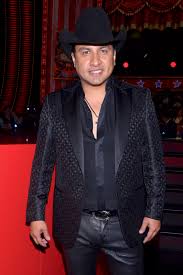 Julión recibió su primera oportunidad en la banda mr lobo con la ayuda del sr. Julion Alvarez Ha Pasado Por Momento Dificiles