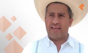 Refuerza Carlos Manzo a policía de Uruapan con camioneta blindada