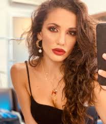 Conclusa la storia con nigiotti si è parlato di un flirt con stefano de martino, ma i due hanno sempre. Elena D Amario Instagram Incantevole Sul Lungomare Di Termoli Una Statua Greca