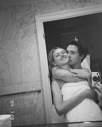 صور نيكولا بيلتز خطيبة بروكلين ابن ديفيد بيكهام Couples New Year S Kiss Cute Couples