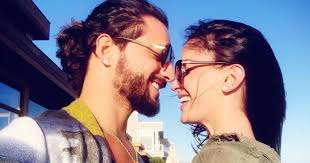 Maluma and barulich met on the set of his music video for felices los 4. the two started dating in 2017 and shared custody of a pomeranian named julieta. Christmas Surprise From Natalia Barulich To Maluma
