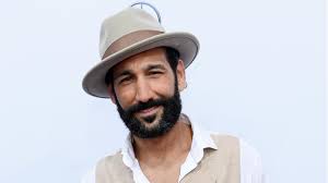 Zum vierten hochzeitstag macht er seiner herzdame eine ganze besondere liebeserklärung. Let S Dance Star Massimo Sinato Er Zeigt Seinen Bruder Brigitte De