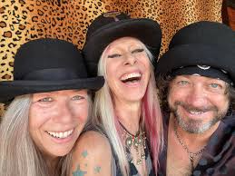 Guitar player wanted for open mic band