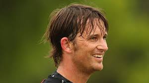 Andrew Alderson speaks to NZ bowling coach Shane Bond