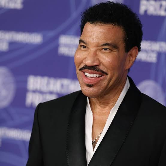 Lionel Richie hospitalized in ICU: report