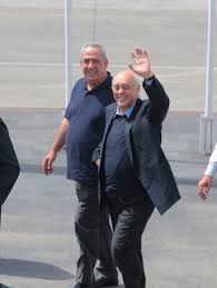 1988'de günaydın gazetesini satın alarak medya işine girdi. Kibrisli Isadami Asil Nadir Gecitkale Havaalani Ile Donuyor Havacilik Haberleri