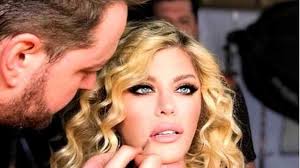 Recent, vedeta a fost criticată pentru faptul că a exagerat cu operațiile estetice, însă ea a răspuns elegant acestor remarci. Loredana Groza A Vorbit Despre Operatii Stirescu Ro