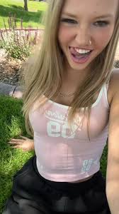 Lacey Hendrickson Xo