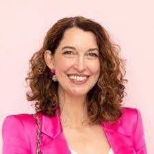 Amanda Hennessey's Instagram, Twitter & Facebook