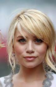 Beautiful Hairstyles For Oval Faces Women S Fave Hairstyles Layered Hair With Bangs Hair Styles Long Hair Styles