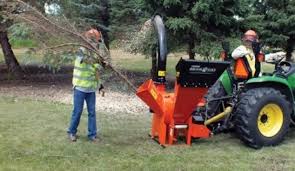 Bearcat pto chipper chipping wood with a kubota b7510. Echo Bear Cat Sc5540b 5 Inch Pto Chipper Shredder Blower