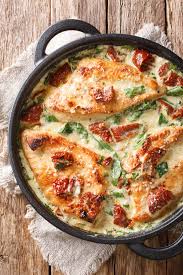 Low carb bezeichnet eine diätform, bei der die kohlenhydratzufuhr entweder komplett weggelassen oder reduziert wird. Sahne Hahnchen Mit Getrockneten Tomaten Und Spinat Low Carb Rezept