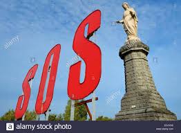 Metz (/ m ɛ t s / mets, french: Frankreich Mosel Fensch Tal Hayange Sos Die Letzten Hochofen Sogenannt Von Florange Von Arcelormittal Neben Der Statue Der Seligen Jungfrau Hayange Zu Speichern Stockfotografie Alamy