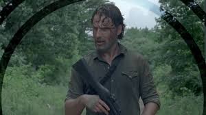 Ihre gruppe ist zerbrochen und am boden zerstört, während sie unter der eisernen faust der unterdrückung leben müssen: The Walking Dead World Beyond Teaser Ladt Zu Spekulationen Ein
