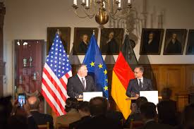 Sie ist als sozialarbeiterin tätig, unter anderem für das verteidigungsministerium. Aussenminister Heiko Maas Und Amerikanischer Amtskollege Mike Pompeo In Leipzig Stadt Leipzig