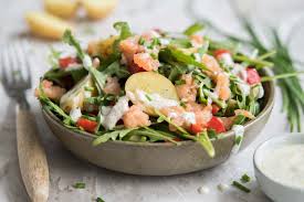 Salade De Grenailles Au Saumon Fume Aux Baies Roses Sauce Au Yaourt Saumon Fume Recettes De Cuisine Saumon