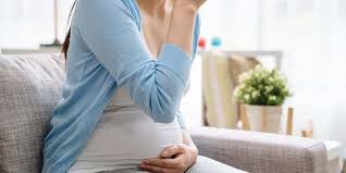 Ibu yang berada pada trimester awal kehamilan sering kali mengalami sakit perut kiri kerana ada perubahan pada fisiologi tubuh bagi memberi ruang. Catat Begini Cara Membedakan Kram Perut Hamil Dan Menstruasi Orami