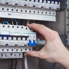 Komfyrvakta holder et øye med komfyren om du skulle glemme den. Komfyrvakt Med Tradlos Sensor Ferdig Montert Akra Elektriske