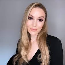 Maria Hiller's Instagram, Twitter & Facebook