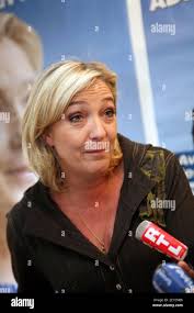 Ruled pen hi-res stock photography and images