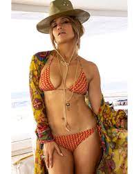 Jennifer lopez and ben affleck passionately kiss in an instagram post celebrating the singer's jennifer lopez isn't looking for anything fancy for her 52nd birthday on july 24, she's going to keep. Ooqe Ygjawppmm