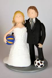 Die hochzeitstorte spielt eine besondere rolle bei der hochzeitsfeier und wird von allen gästen gern bewundert. Fussball Basketball Brautpaar Fur Die Hochzeitstorte Hochzeitstortenfigur Tortenfig Hochzeit Torte Figuren Hochzeitstortenfiguren Tortenfiguren Hochzeit