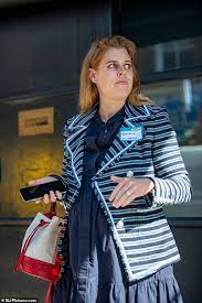 Beatrice, who welcomed a daughter with her husband edoardo mapelli mozzi on saturday, proudly wrote on. Pregnant Princess Beatrice Showcases Her Growing Baby Bump In London Daily Mail Online