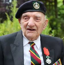 World War Two hero finally honoured 70 years after he saved the lives of 20  fellow soldiers