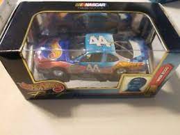 Protect for favorite nascar diecast cars without having to put them away from view! Pontiac 1 43 Diecast Nascar Racecars For Sale Ebay