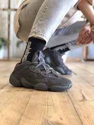 Об этом в понедельник, 26 апреля, сообщается в twitter аукционного дома. Krossovki Krosivki Adidas Yeezy 500 Adidas Kanye Vest Adidas Kane Uest Kanye West Adidas Cena 1650 Grn 44029055 Kupit Po Dostupnoj Cene Ukraina Shafa