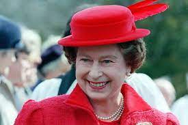 Dare A Head Go Bare Not At This Royal Wedding Queen Elizabeth Queen Elizabeth Ii Elizabeth Ii