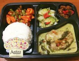 Untuk garang asem ini saya menggunakan daging ayam, anda bisa menggunakan daging sapi atau jeroan ayam sebagai isi si garang asem. Nasi Ayam Garang Asem Dari Adora Catering Foodspot