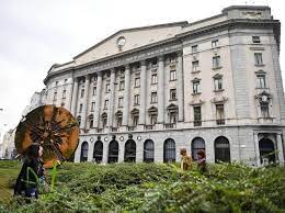 In particolare banco bpm, a sua volta nato dalla fusione tra banco popolare e la banca popolare di milano, è il terzo gruppo bancario italiano mentre ubi banca è il quarto gruppo bancario italiano. Fusione Banco Popolare Bpm C E L Ok Nasce La Terza Banca Italiana Corriere It