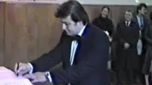 Această duduie, soție de primar de voluntari, și mamă spirituală pentru mihai gâdea, este tânără frumoasă dar nu se cade să candideze la primărie. Corneliu Vadim Tudor A Murit Imagini De La Nunta Lui Vadim Tudor De Acum 28 De Ani Foto B365