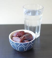 Une Dieteticienne Musulmane Nous Raconte Ce Qu Elle Mange Pendant Le Ramadan En 2020 Ramadan Regime Ramadan Plat De Regime